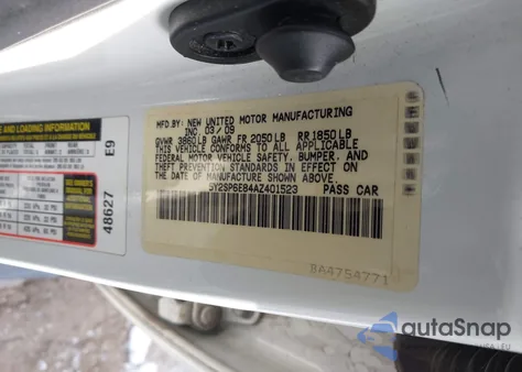 2010 Pontiac Vibe from USA, damaged, VIN 5Y2SP6E84AZ401523